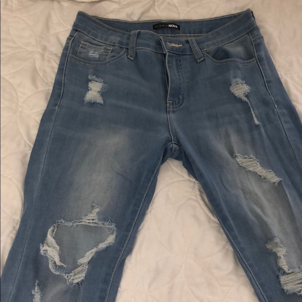 Distressed, Lightwash Jeans